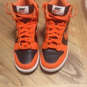 The are Nike high top Grade school size 4.5